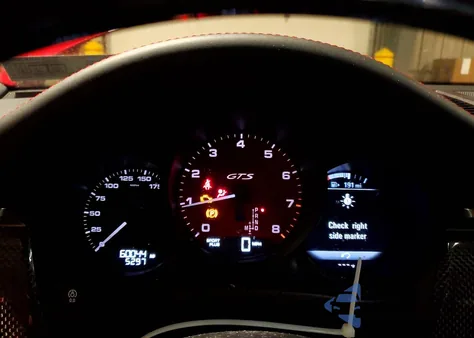 2017 Porsche Macan Gts z USA, uszkodzony, nr VIN WP1AG2A55HLB50149